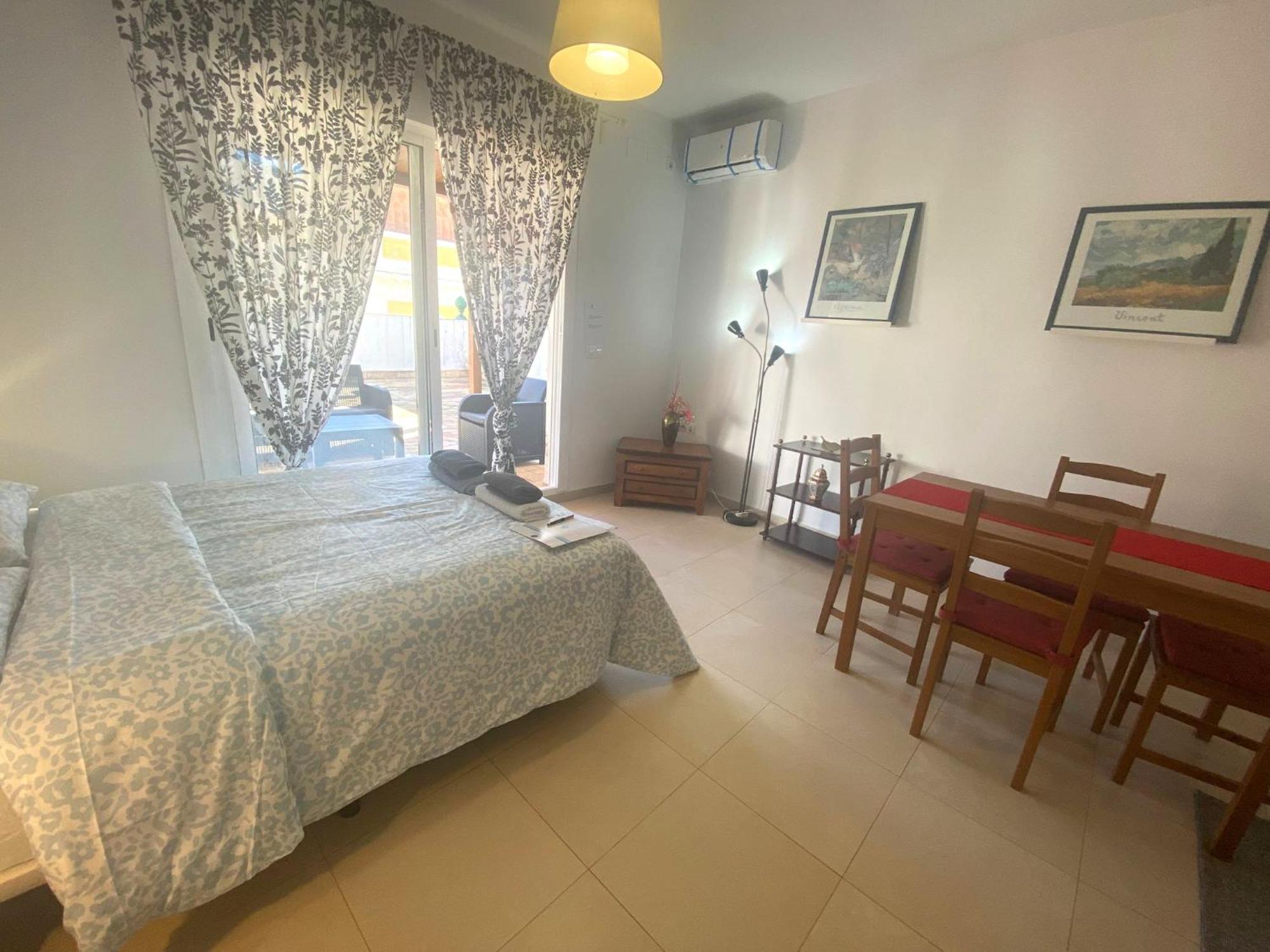 Ferienwohnung Casa Parras Basilica Sevilla Exterior foto